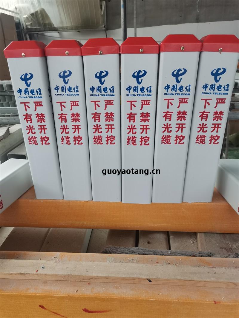 玻璃鋼(gang)警(jing)示(shi)樁(zhuang)